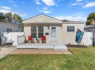 985 E Jarvis Ave, Hazel Park, MI 48030