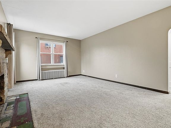 3rd image of 1490 Green Ave