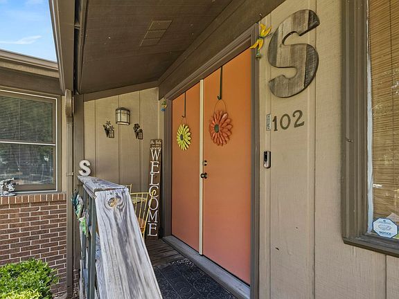 3rd image of 102 Tollgate Ct