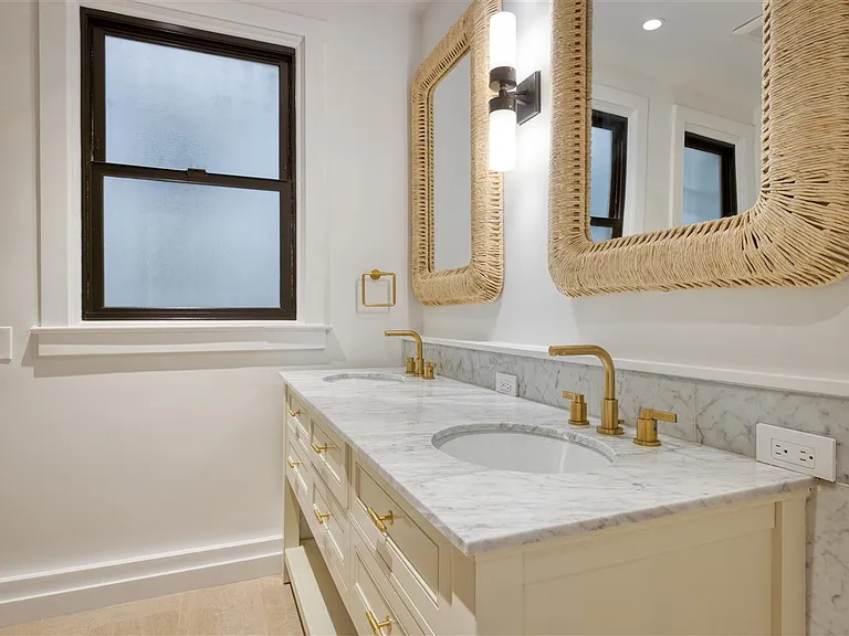 2145 Franklin St #4 — Photo 19
