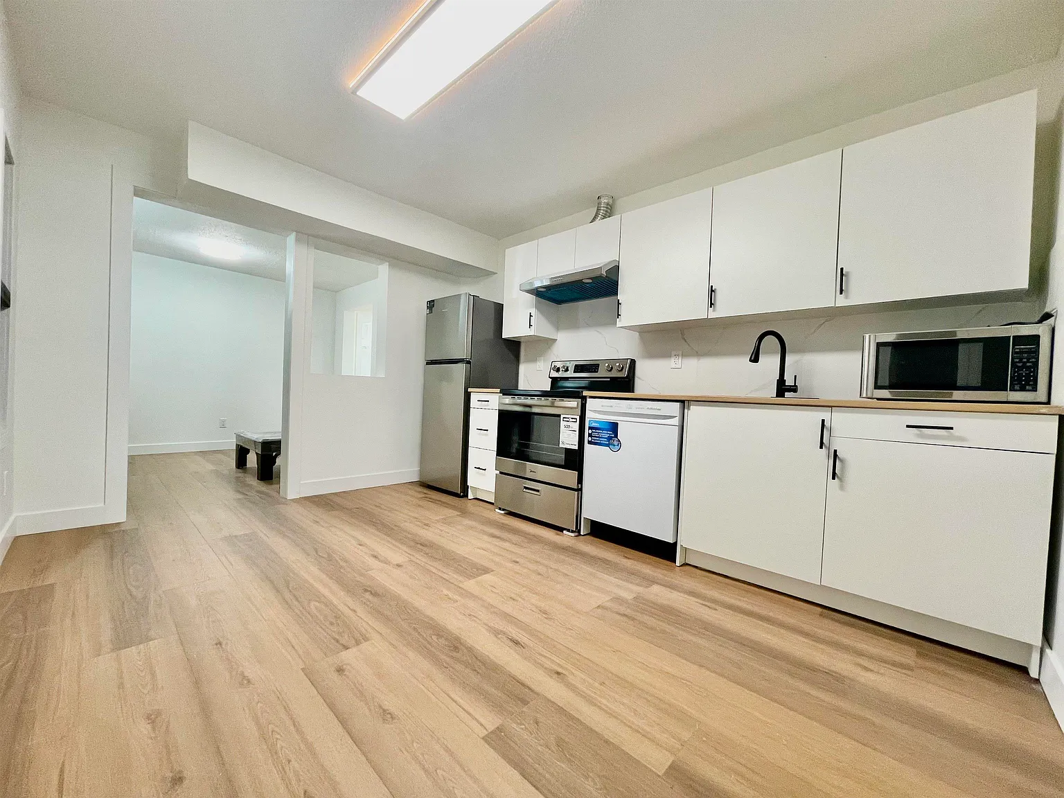 1 bed, 600 sqft, $1,350 — Photo 2
