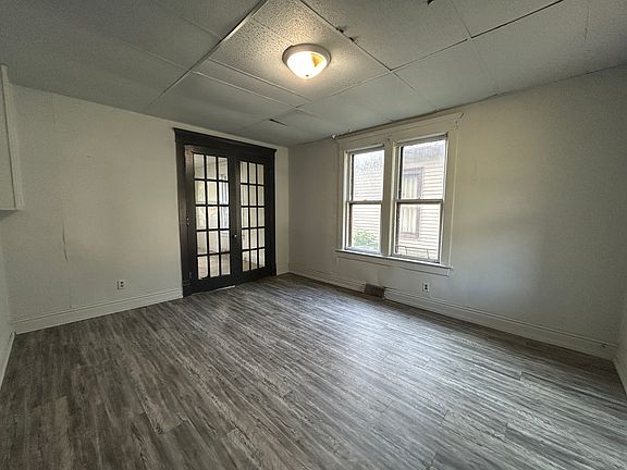 2nd image of 907 Jewell St #5