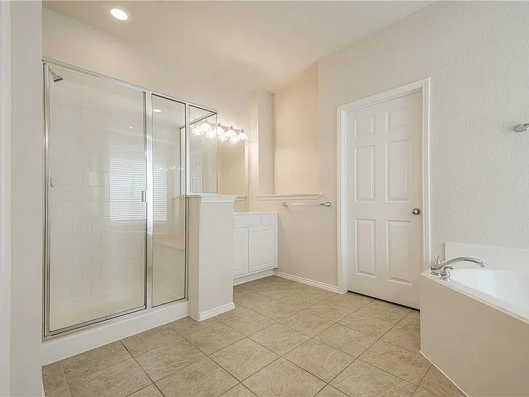 2338 Falcon Point Dr — Photo 12