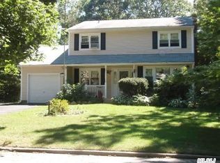 318 Easton St, Ronkonkoma, NY 11779