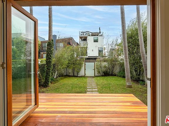 4th image of 28 Westwind St