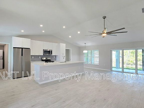 2nd image of 423 NE 31st St