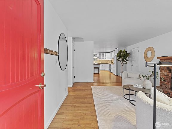 2nd image of 12121 NE 66th Street