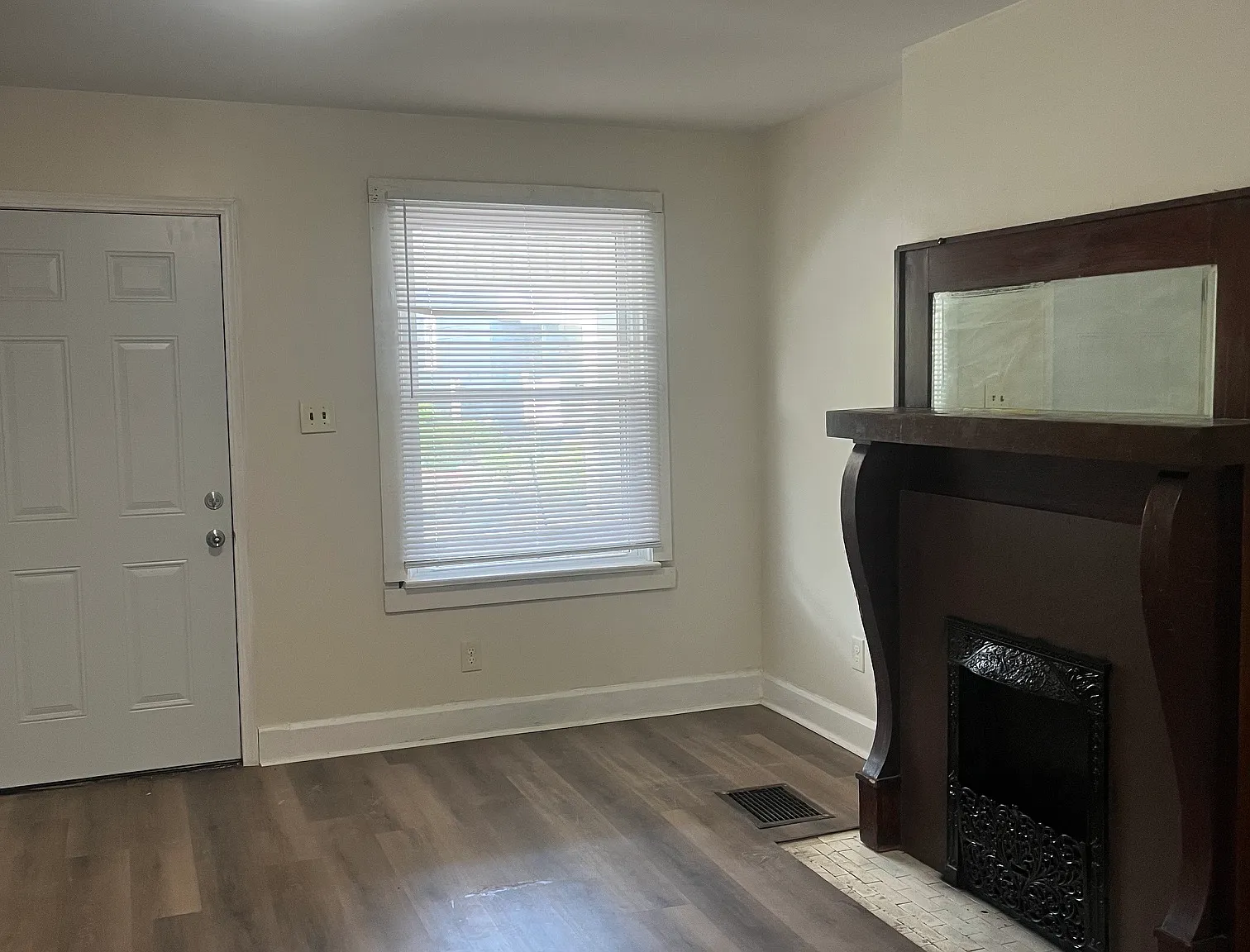 3 bed, 1.5 bath, 1022 sqft, $1,650 — Photo 1