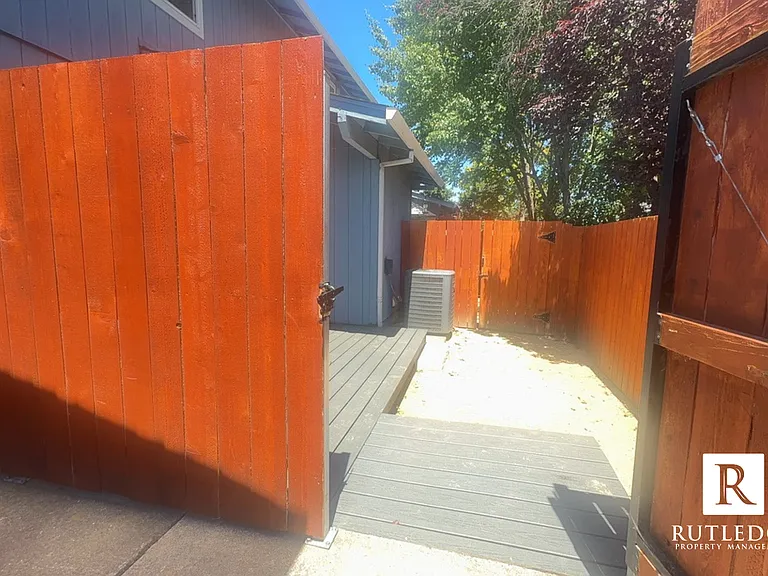 826 Bennett Ave #A-D — Photo 13
