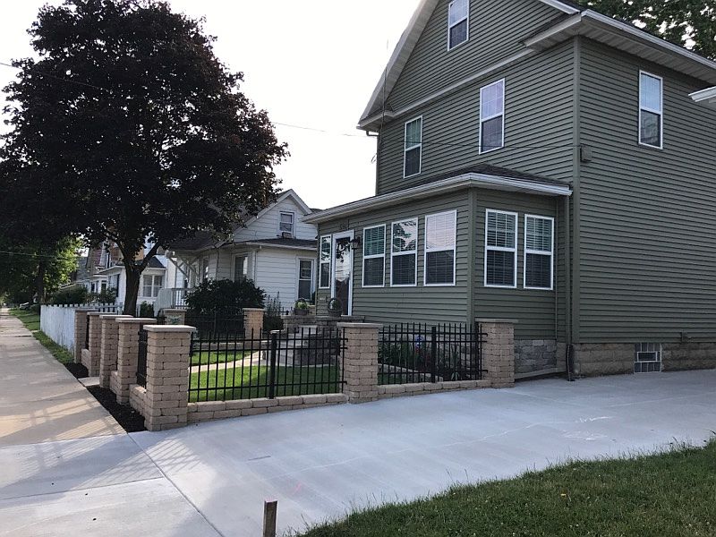 2nd image of 536 Woodlawn Ave