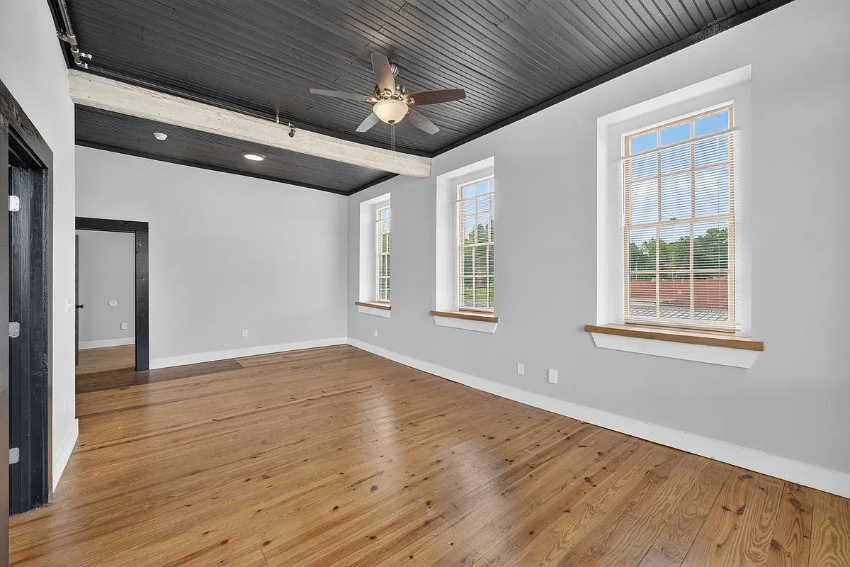 2 bed, $1,200 — Photo 1