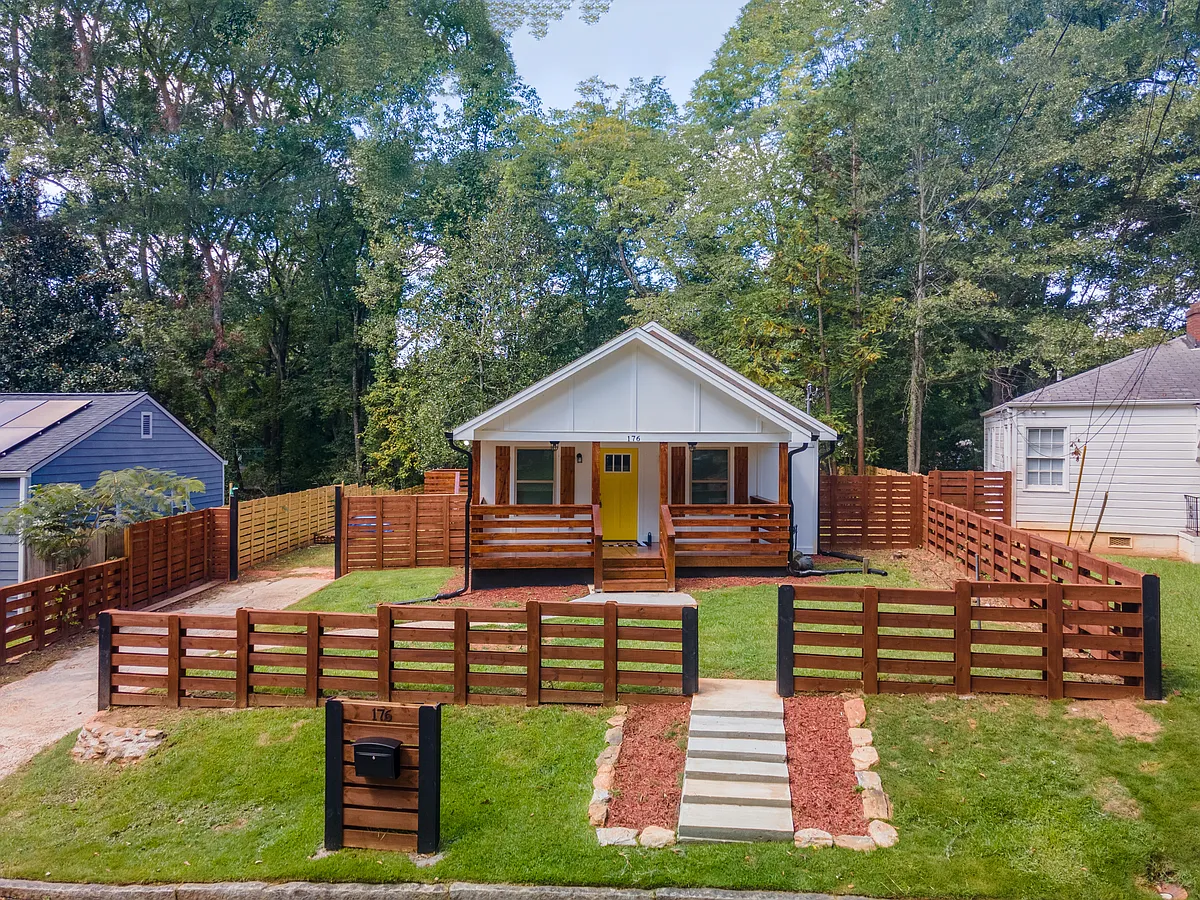 Building Photo - 176 Stanhope Cir NW