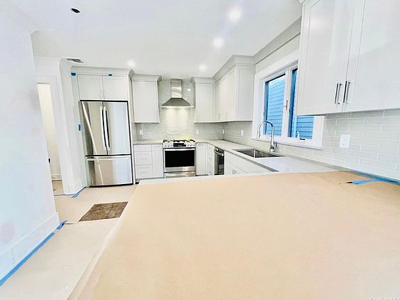 3rd image of 72 Henry Ave Floor 2