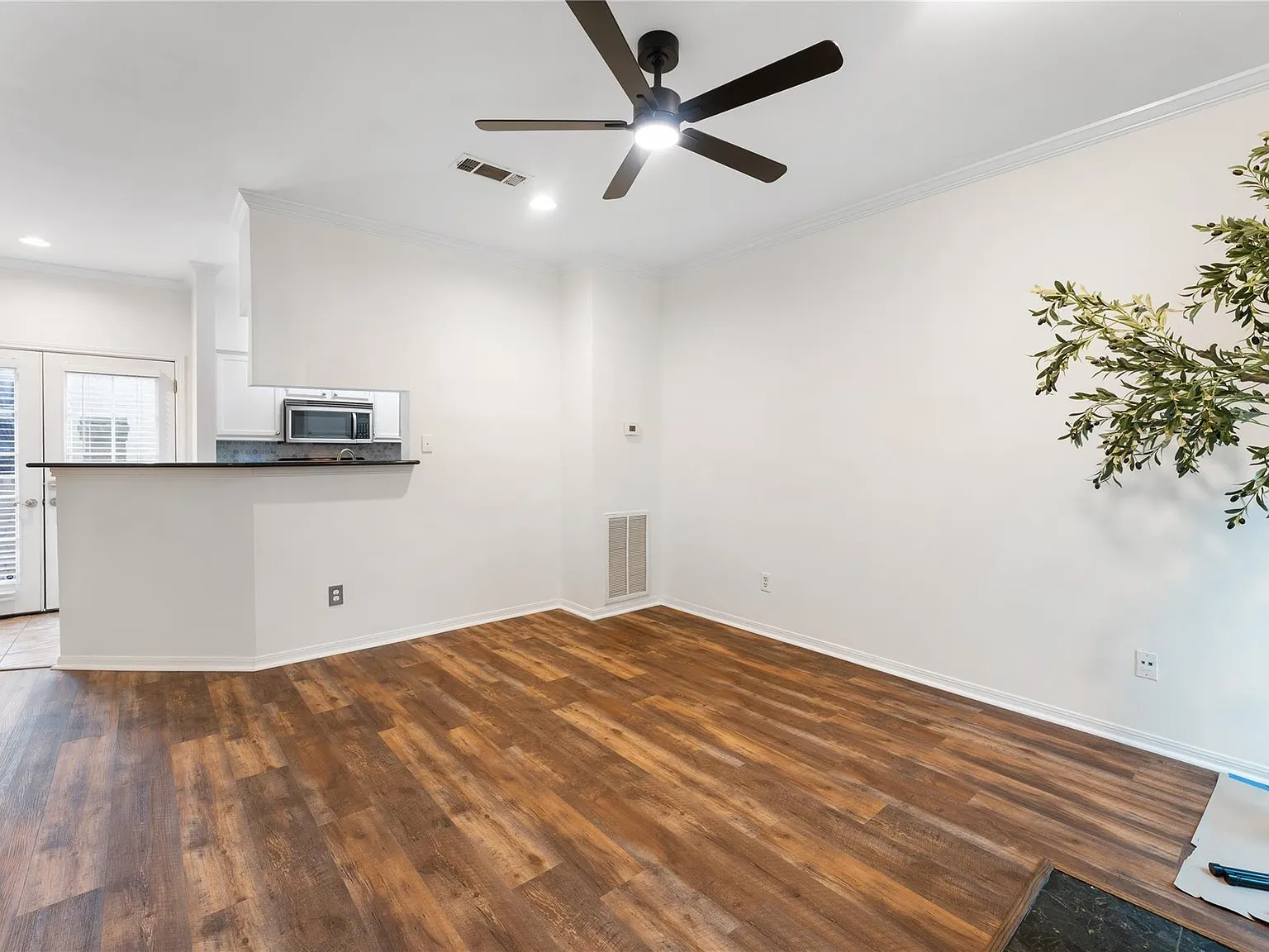 2 bed, 1.5 bath, 1068 sqft, $1,850 — Photo 3