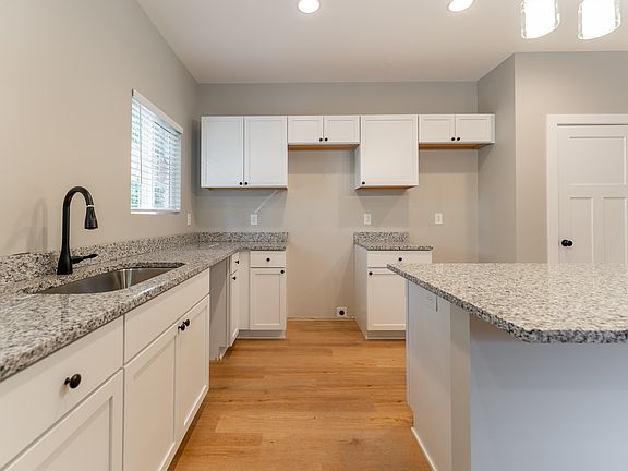 5th image of 4509 Caroline Ave
