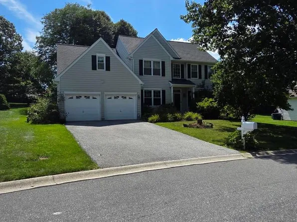 8 Sweet Briar Rd, Coatesville, PA 19320