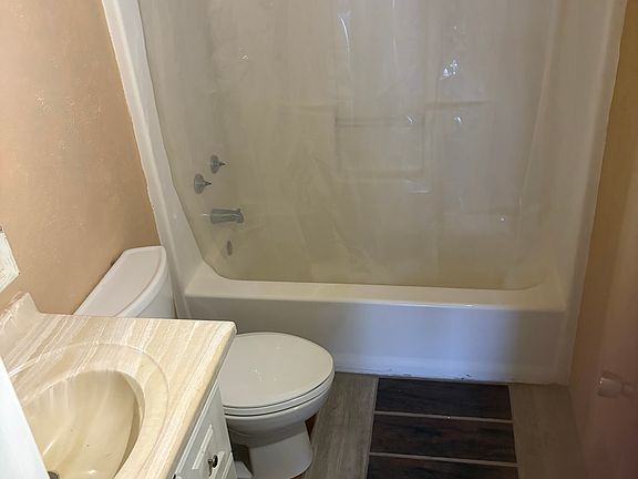 5th image of 626 Buena Vista Dr #A