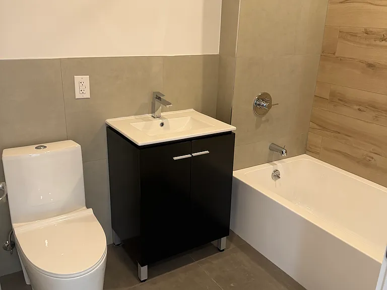 1822 Mahan Ave #3C — Photo 2