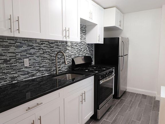 5th image of 950 Bronx Park S
