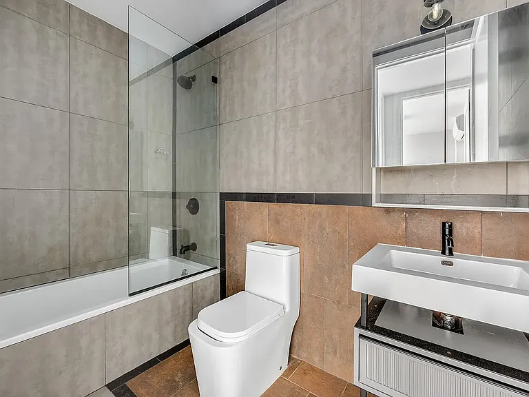 370 Evergreen Ave #2B — Photo 6