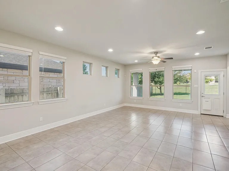 305 Crossvine Trl — Photo 10