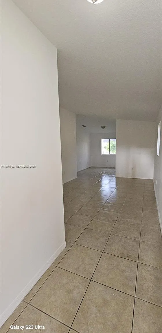 3 bed, 2.0 bath, 1176 sqft, $2,500 — Photo 3