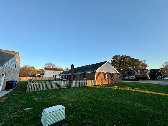 3rd image of 1216 Lago Rd