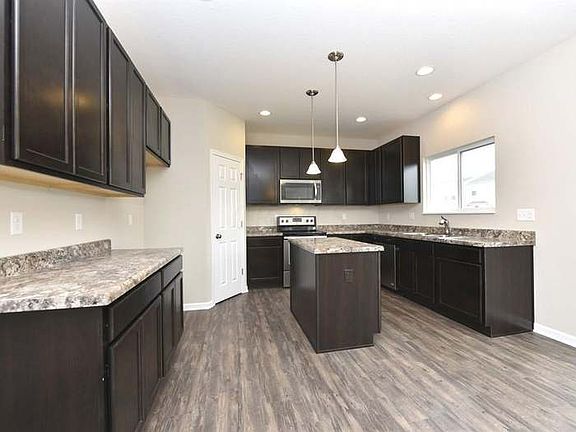 5th image of 1254 Glenbeacome St[