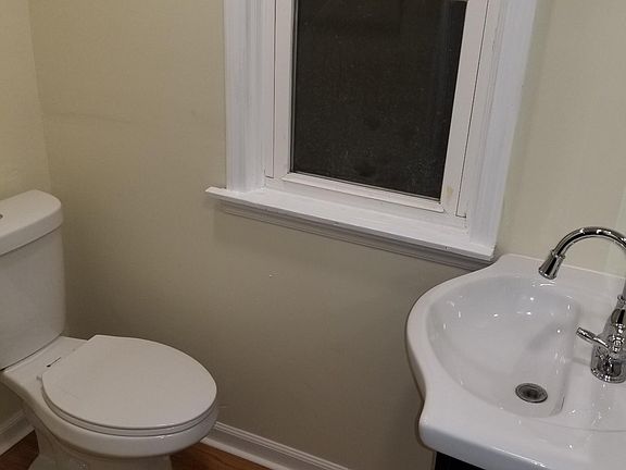4th image of 2202 Niagara St