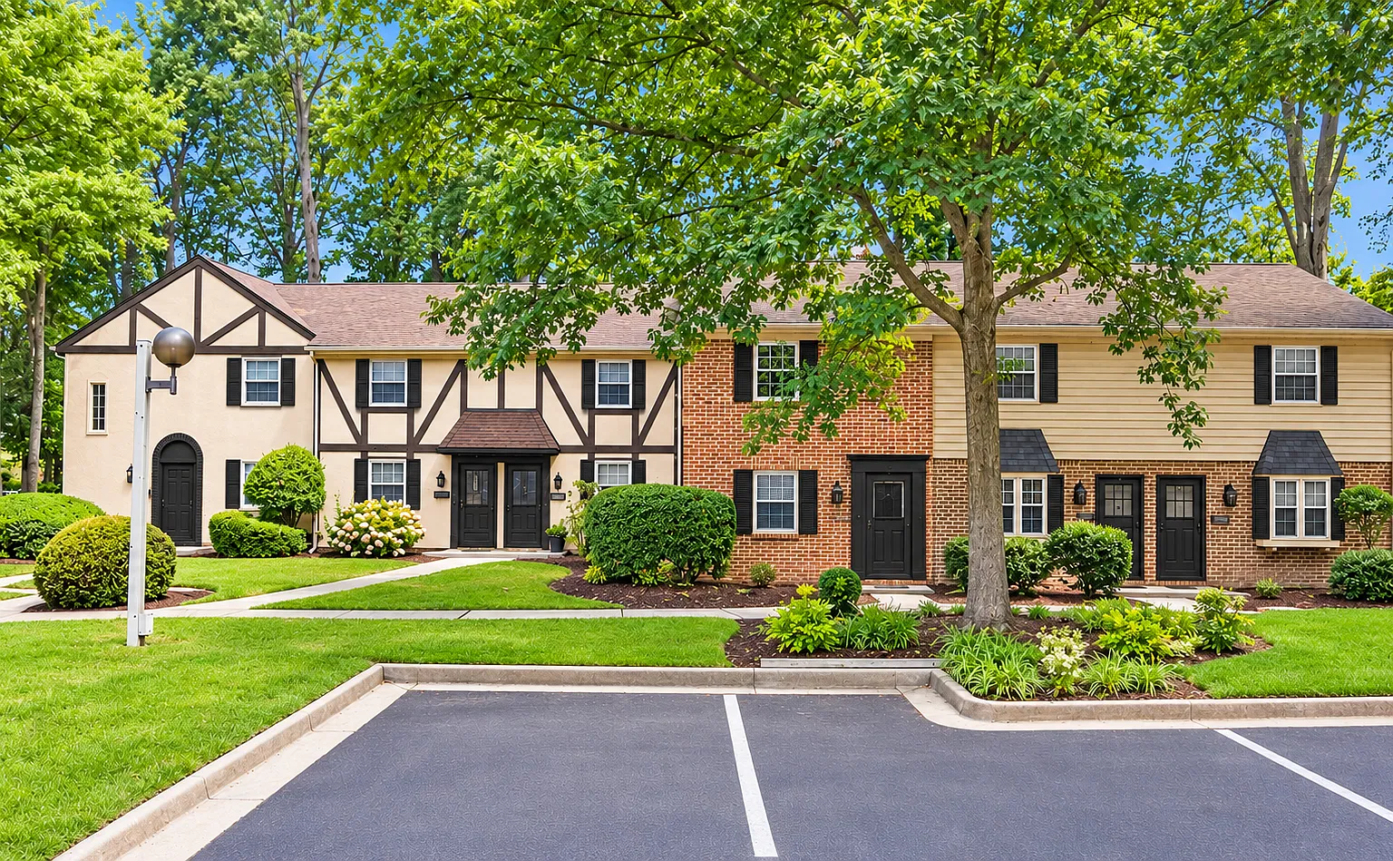 Foxcroft Apartments — Photo 2