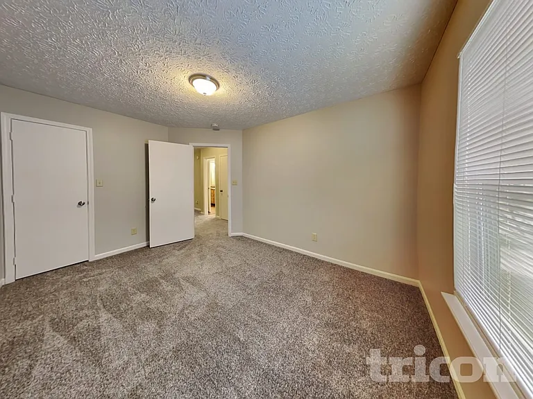 4468 Connaught East Dr — Photo 11