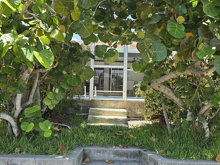 SE 20th Ct — Photo 4