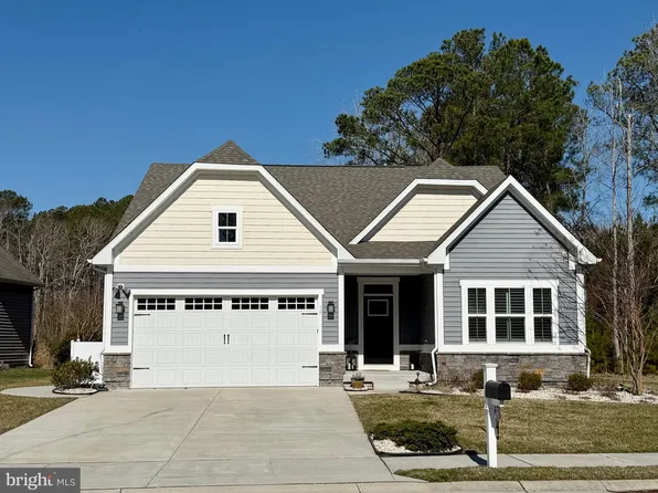 16 Thornton Dr, Ocean View, DE 19970