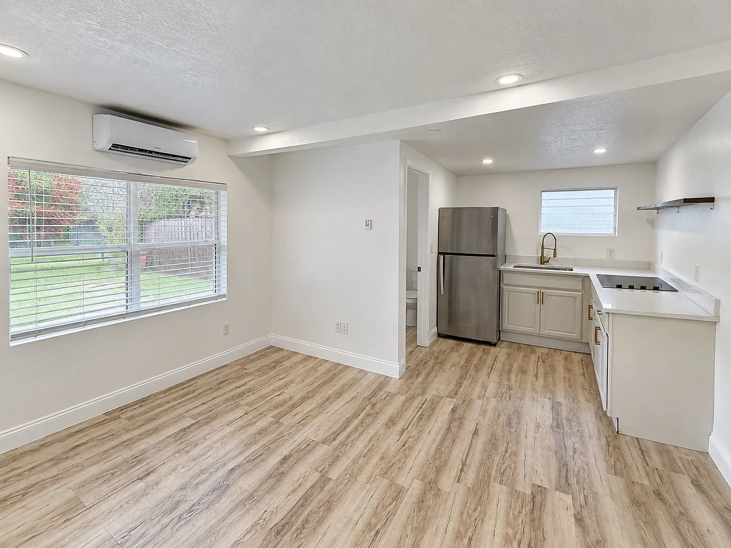 Studio, $1,200 — Photo 4