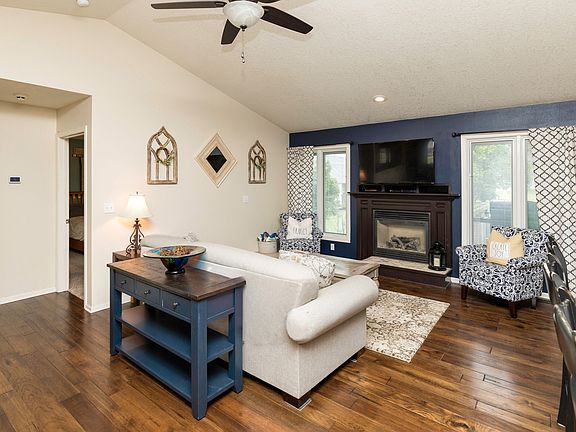 3rd image of 1119 Venbury Dr