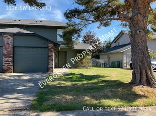 3016 SW Laura Ct, Troutdale, OR 97060