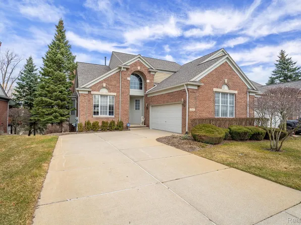 5245 Belmonte Dr, Rochester, MI 48306