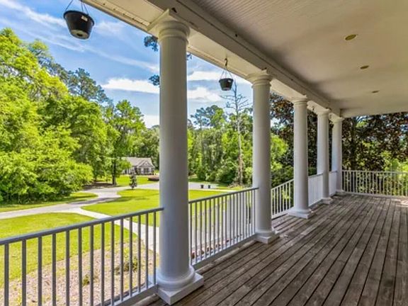3rd image of 1821 Moon Crest Ln