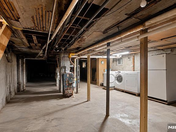 2nd image of 54 Genessee Ave