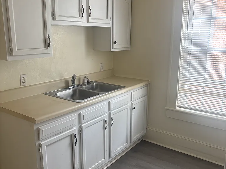 809 W Washington St #5 — Photo 3