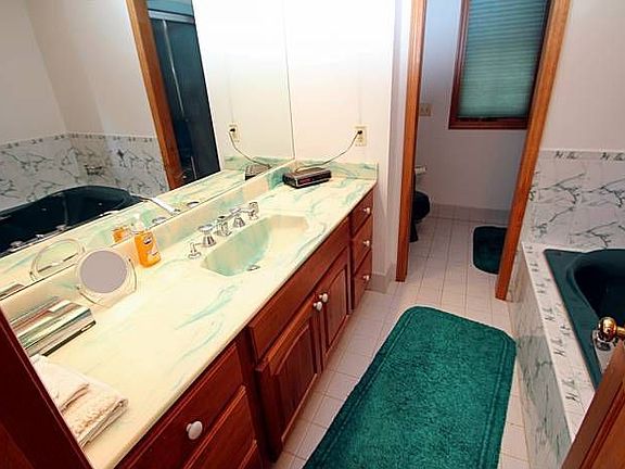 FIRST FLOOR FULL BATH