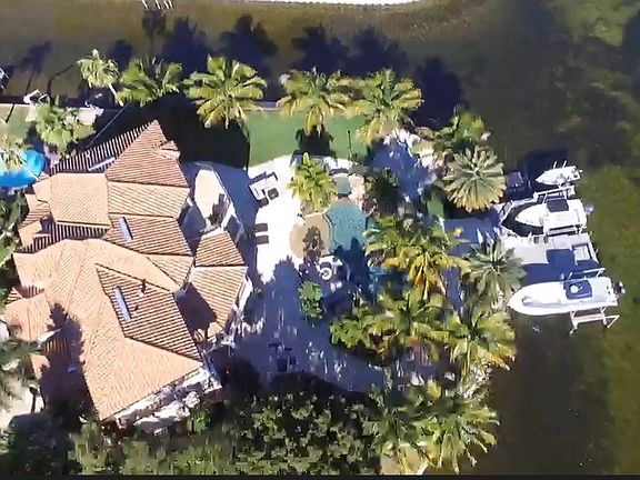 2nd image of 146 Carlyle Dr