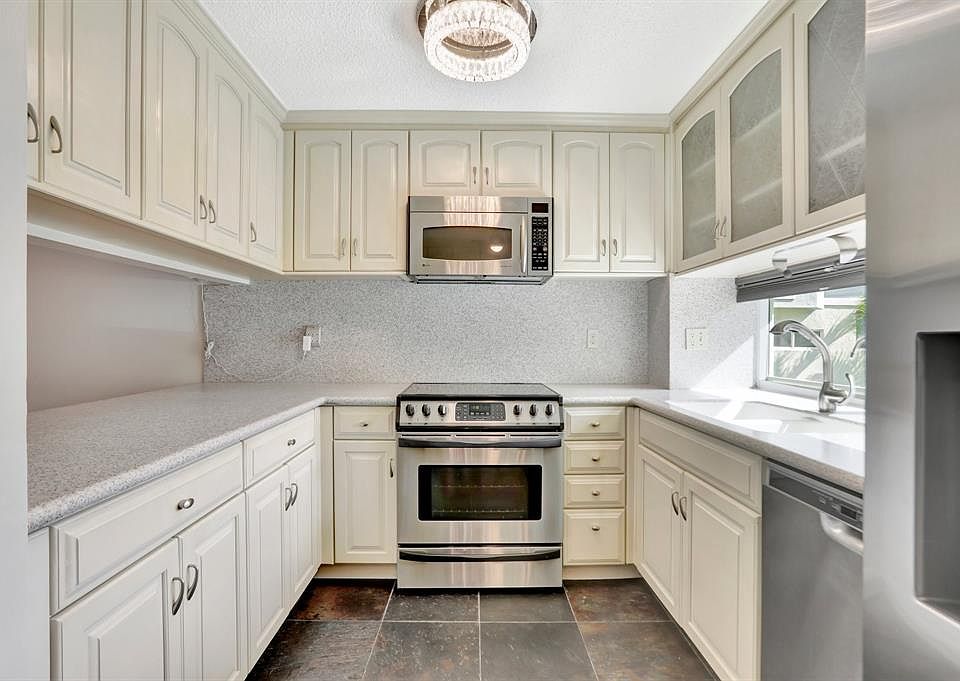 1st image of 884 SE 19th Ave