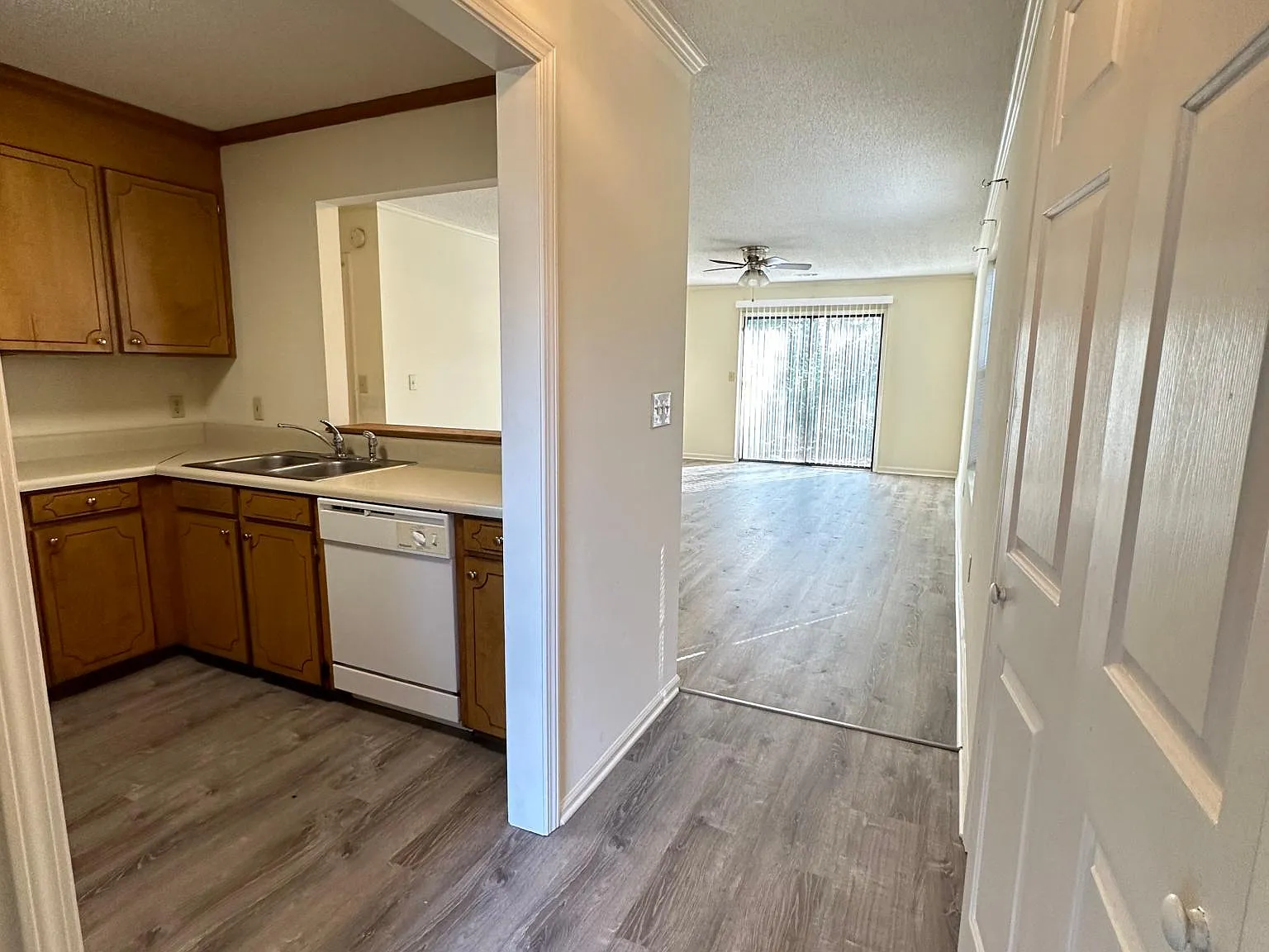 3 bed, 1309 sqft, $1,750 — Photo 2