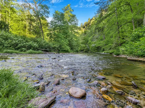 31 Caddis Ct, Marshall, NC 28753