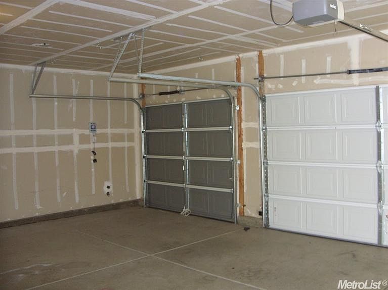 2nd image of 513 Carpenter Way