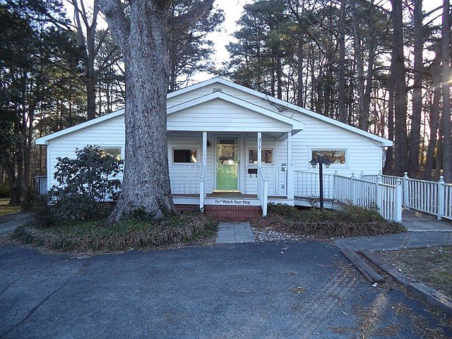 1st image of 617 Windsor St
