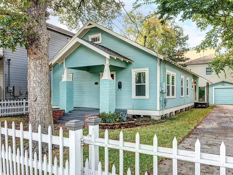 2219 Singleton St — Photo 17