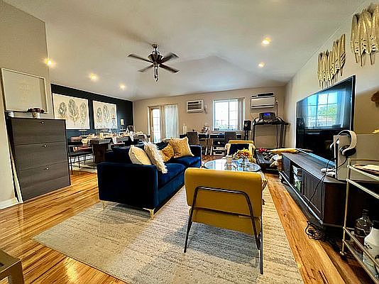 4th image of 8711 Bedell Ln #903