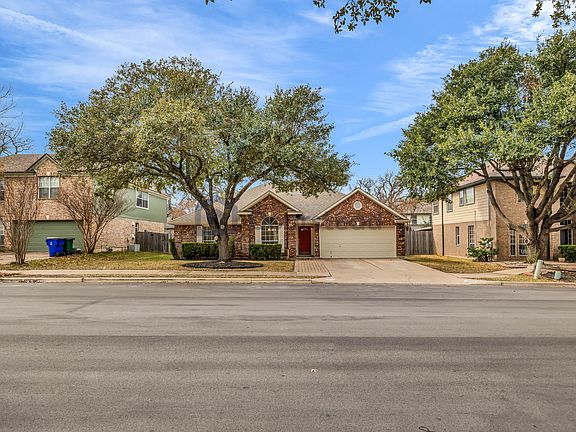 2nd image of 2713 Oakwood Glen Dr